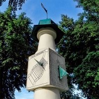 Вертикальные солнечные часы в Киеве