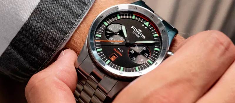 Швейцарский бренд Fortis представляет новую версию наручных часов Flieger F-43 Bicompax