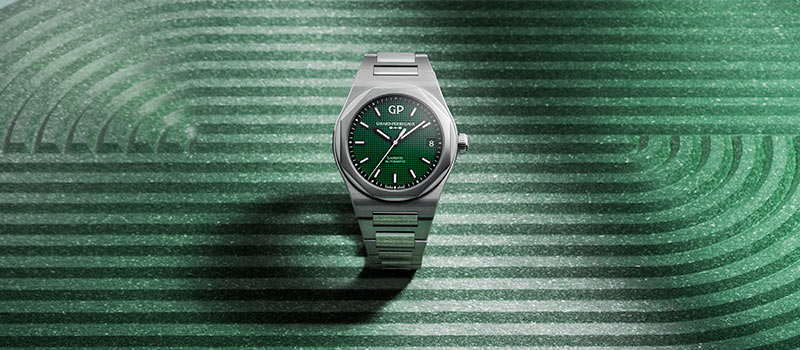 Новые часы Girard-Perregaux Laureato 42mm Green