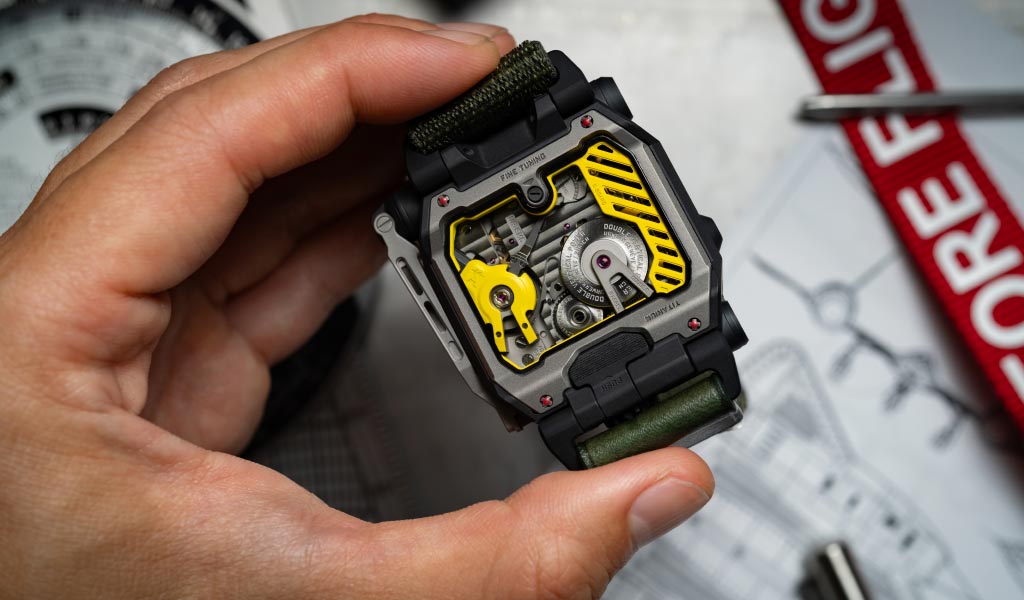 Наручные часы URWERK EMC SR-71  механика